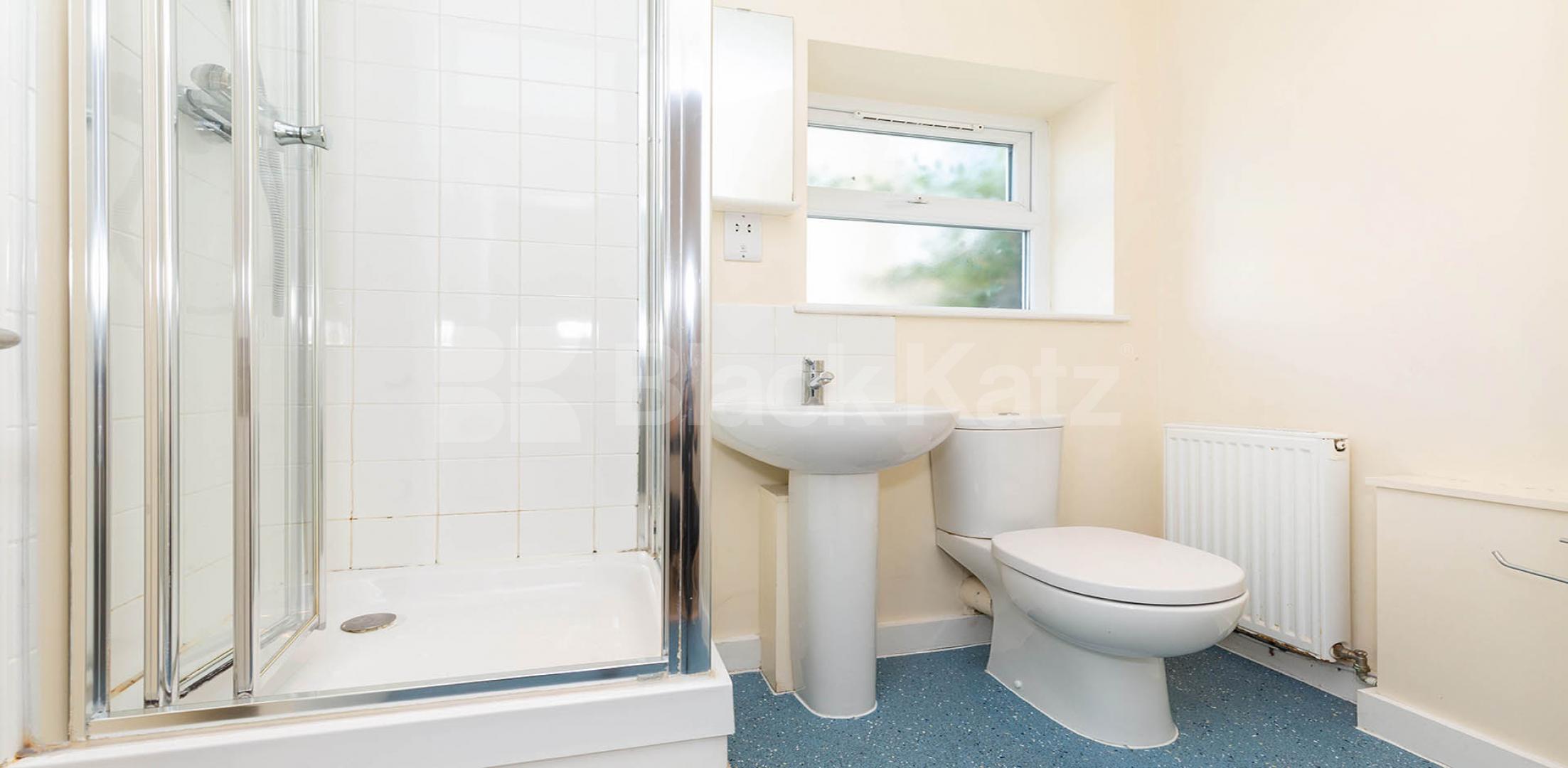 			3 Bedroom, 3 bath, 3 reception Apartment			 High Street North, East Ham E6